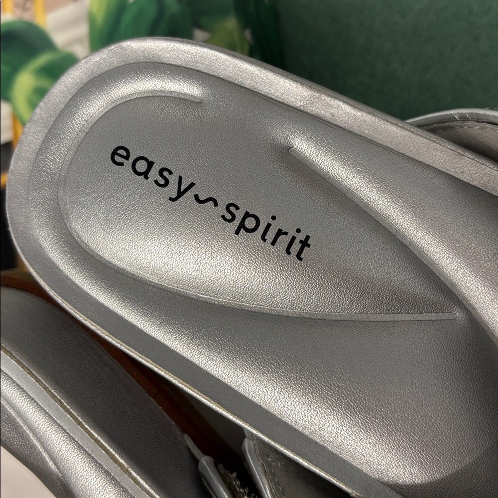NWT Easy Spirit SEJUDY’s Glittering Silver Slip On Sandals Criss Cross Straps 6 - Picture 3 of 16